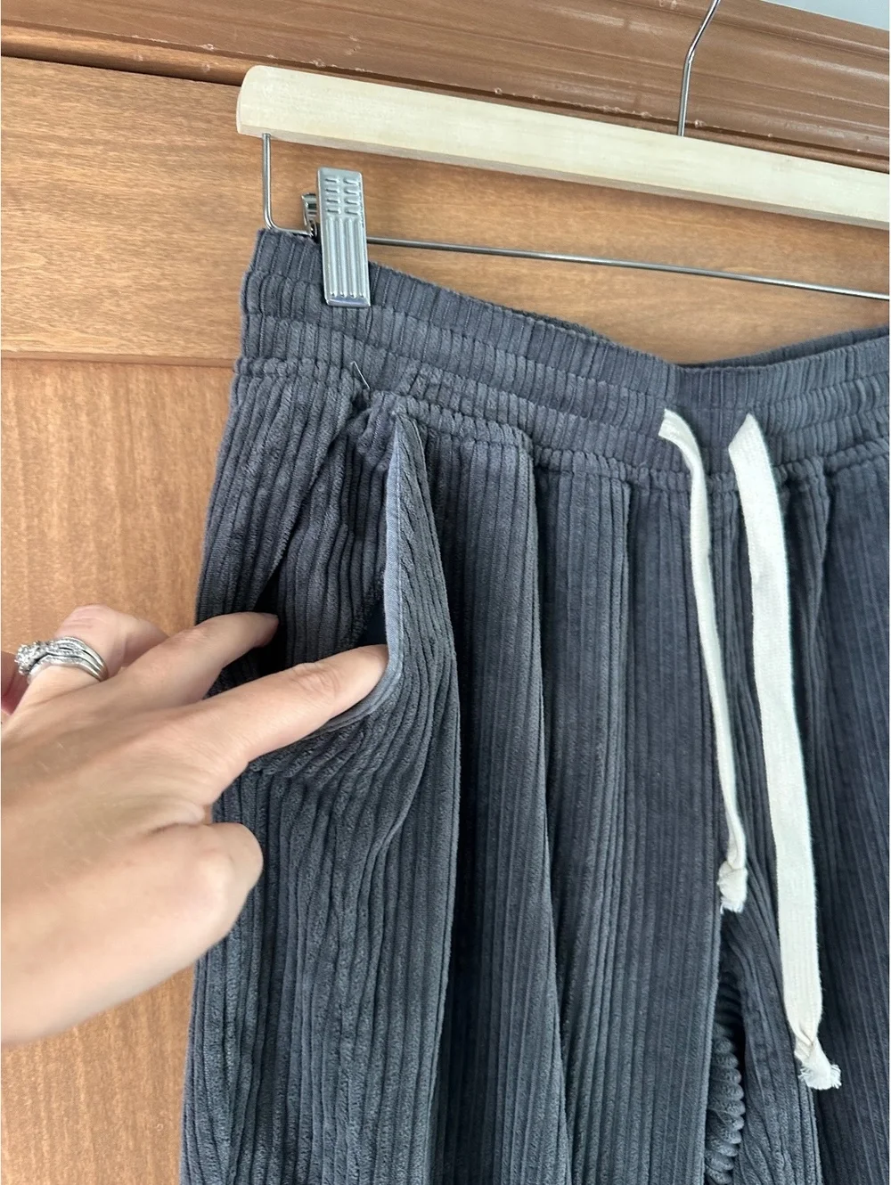Elwood Corduroy Traveler Pant Charcoal Gray Men’s size Small